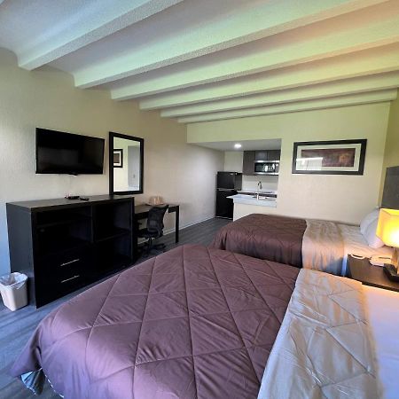 James River Inn & Suites Ньюпорт-Ньюс Екстер'єр фото