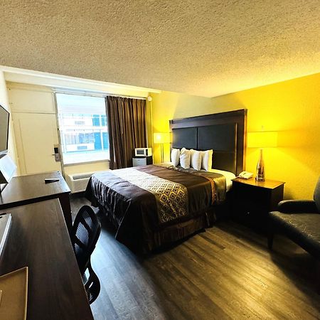 James River Inn & Suites Ньюпорт-Ньюс Екстер'єр фото