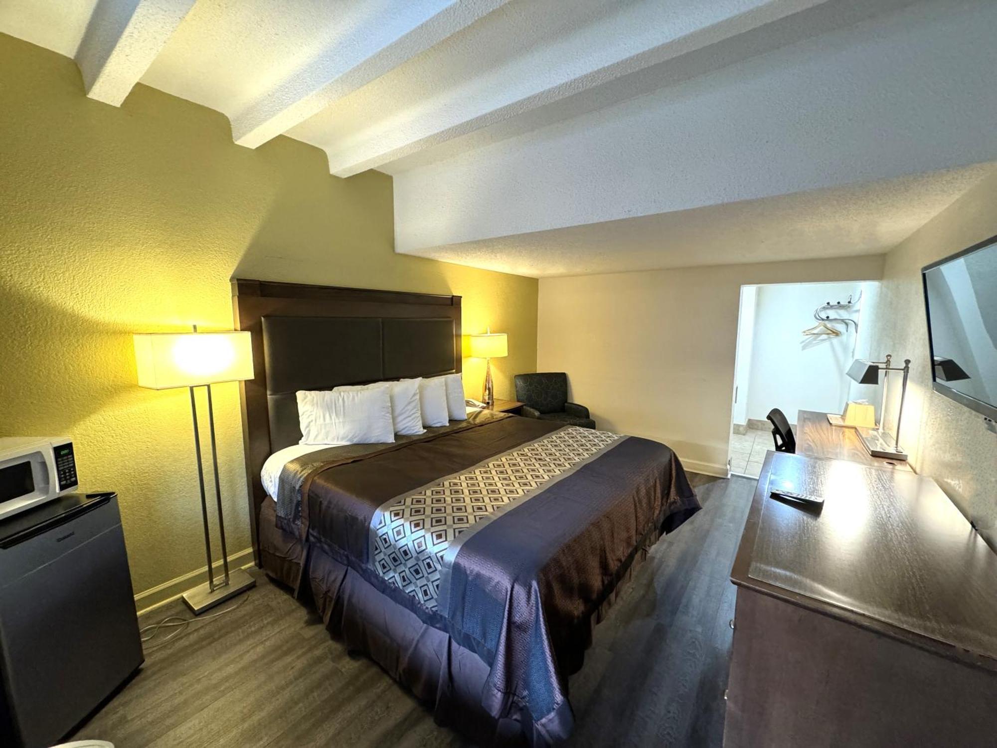 James River Inn & Suites Ньюпорт-Ньюс Екстер'єр фото