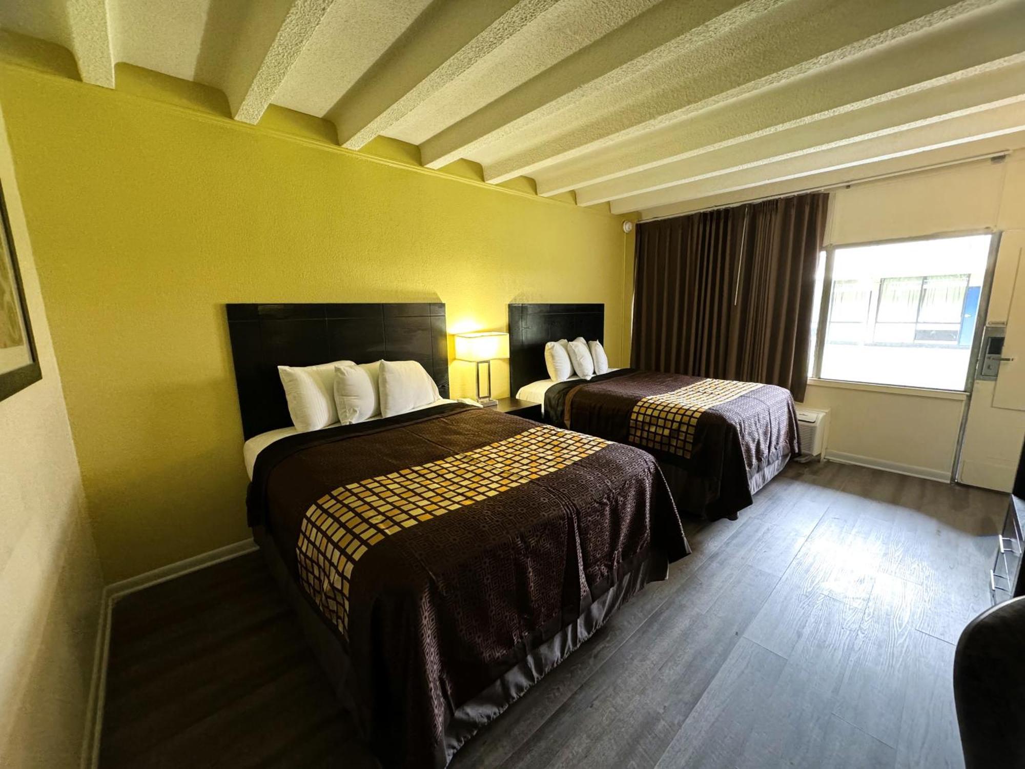 James River Inn & Suites Ньюпорт-Ньюс Екстер'єр фото
